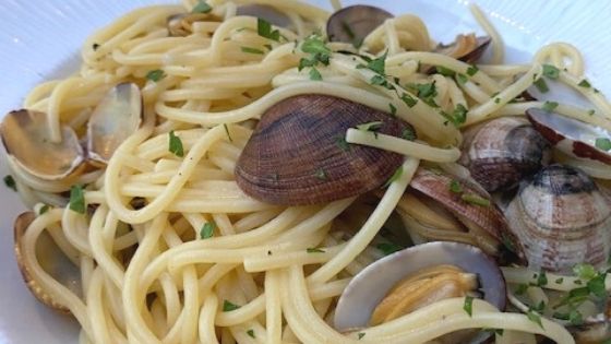 italian pasta with clams dish