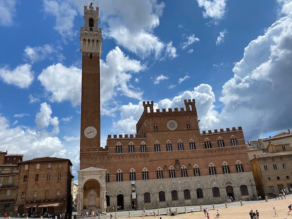 visiting Siena piazza del Campo