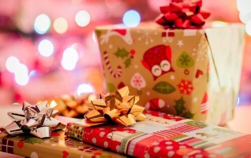 Christmas gifts for Italy lovers cover photo of wrapped presents