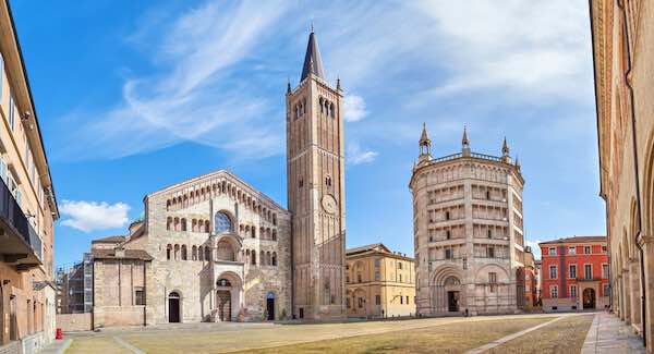 Piazza Duomo Parma: cover photo of parma with kids travel guide