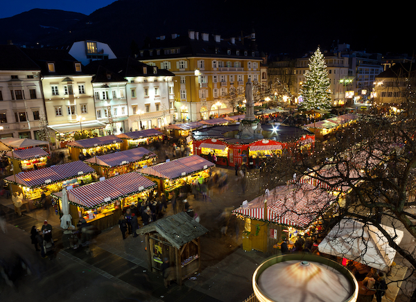 Epiphany in Italy: bolzano Christmas market at night