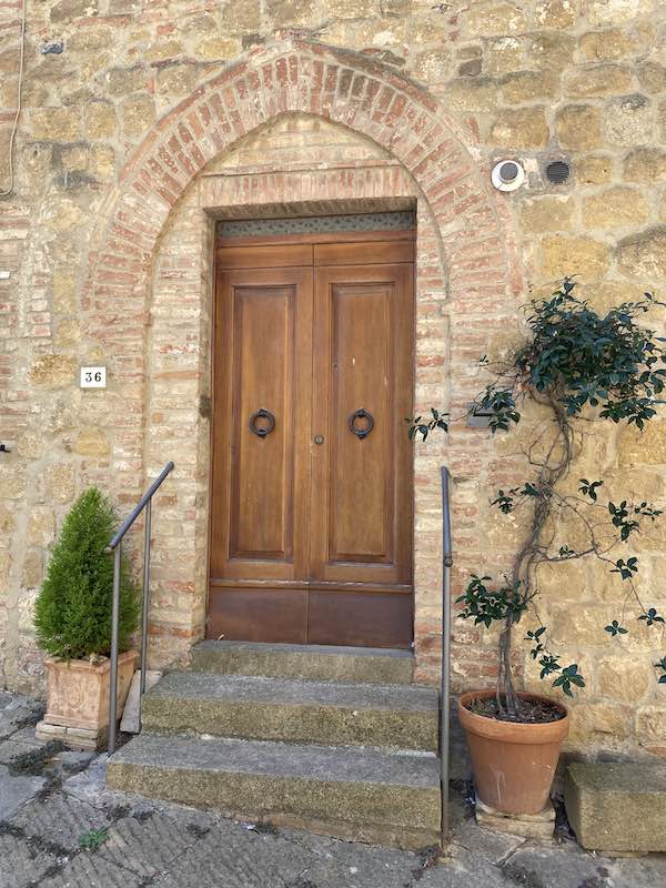 Pretty Monticchiello door