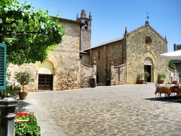 Monteriggioni Tuscany main square