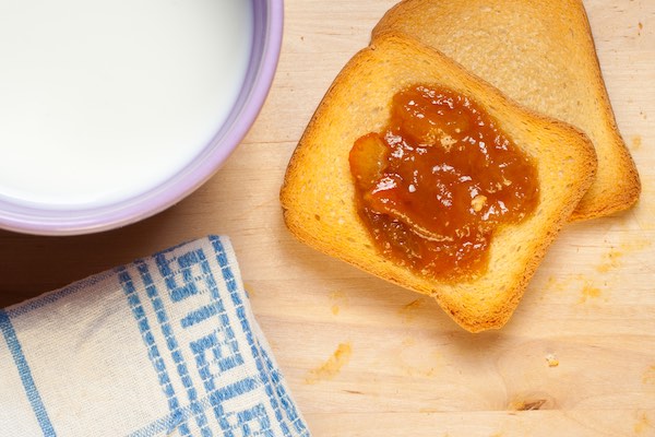 Italian fette biscottate with jam