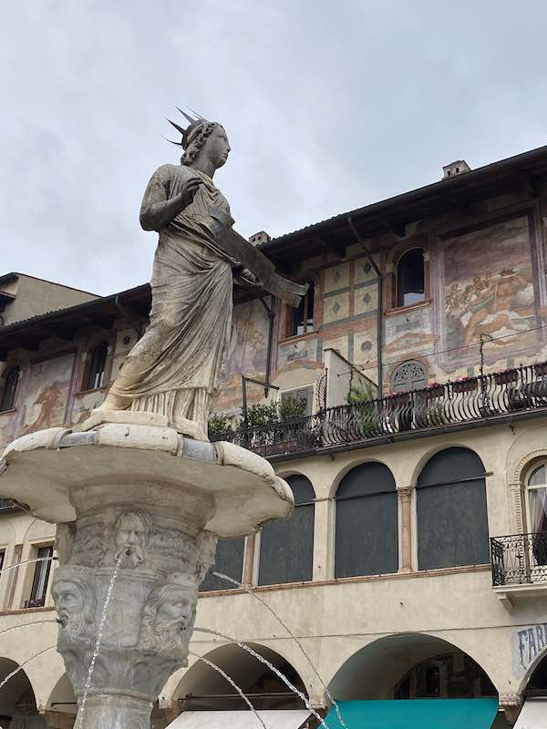 Statue in Piazza delle Erbe, Verona, Italy