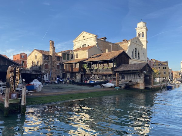 squero san trovaso gondola workshop in Venice