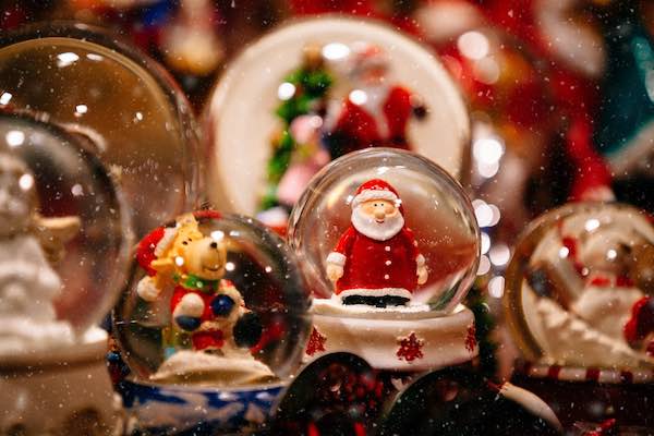 Snow globe with Italian santa Babbo Natale