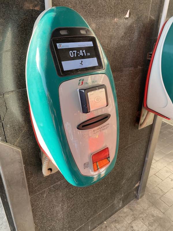 Validating machine at Italian train station 